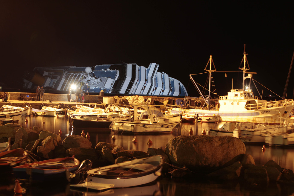 cruise_ship_aground_20.jpg