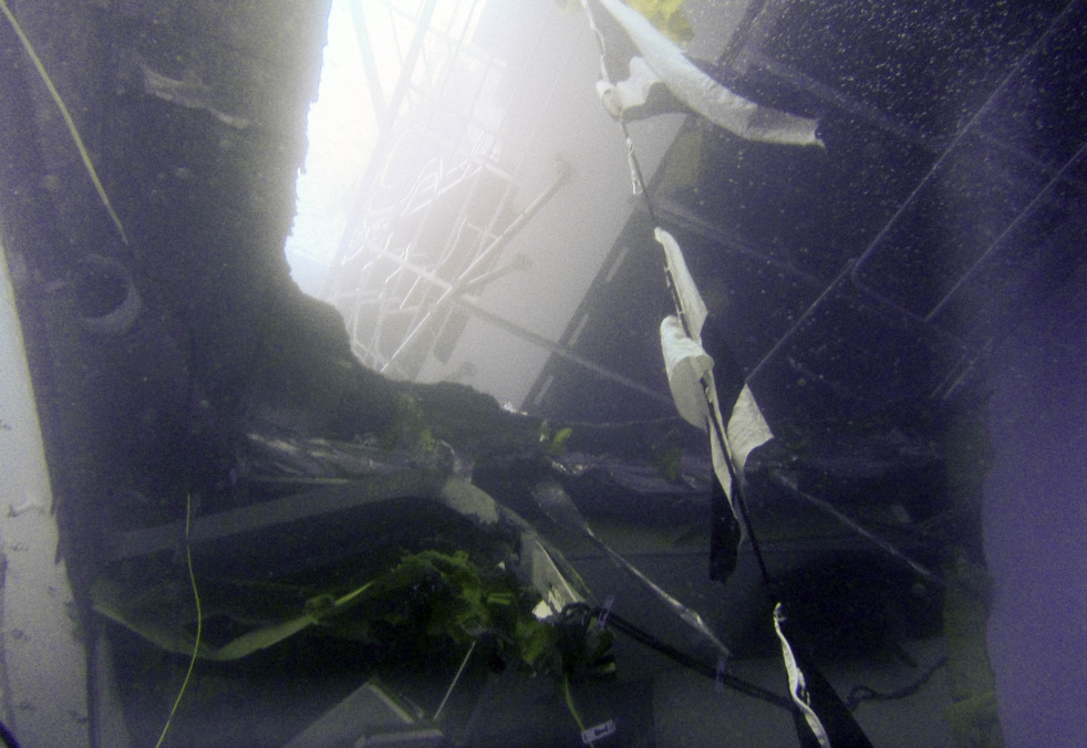 cruise_ship_aground_22.jpg