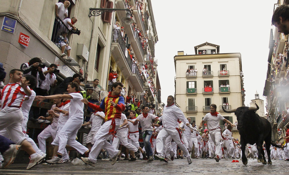san_fermin_bull_run_10.jpg