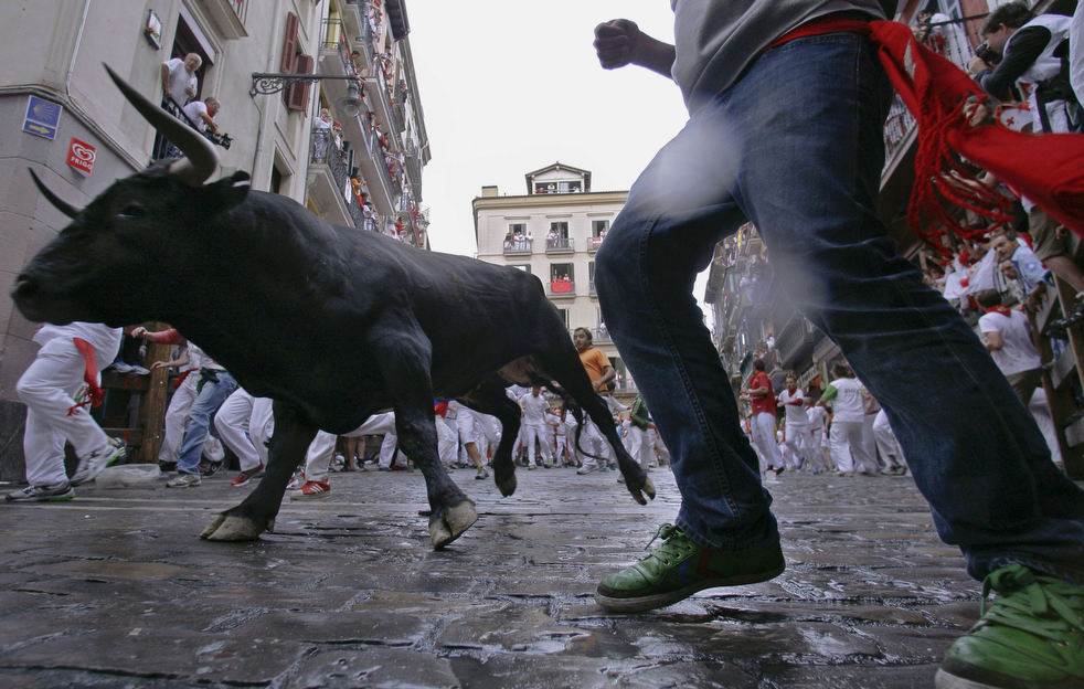 san_fermin_bull_run_11.jpg