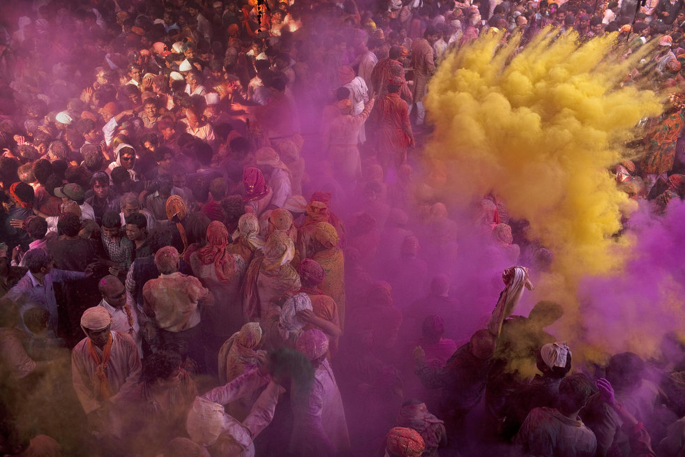 holi_030612_01.jpg