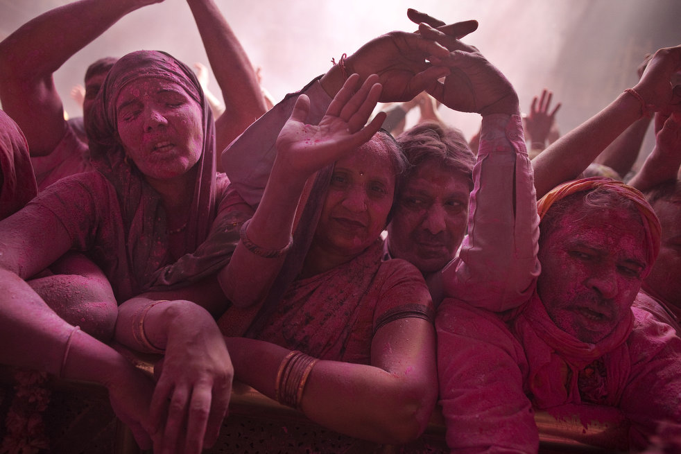 holi_030612_03.jpg