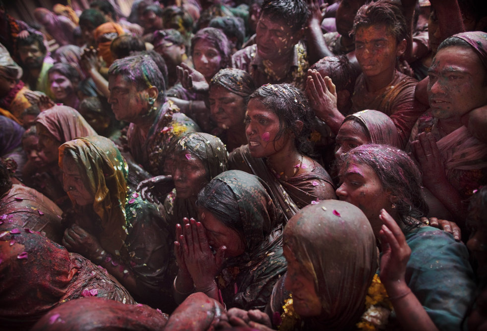 holi_030612_06.jpg