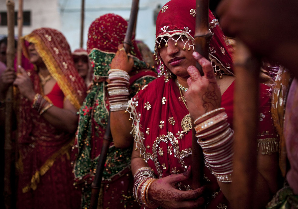 holi_030612_14.jpg