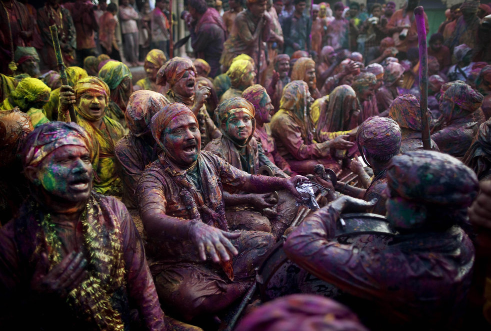 holi_030612_19.jpg