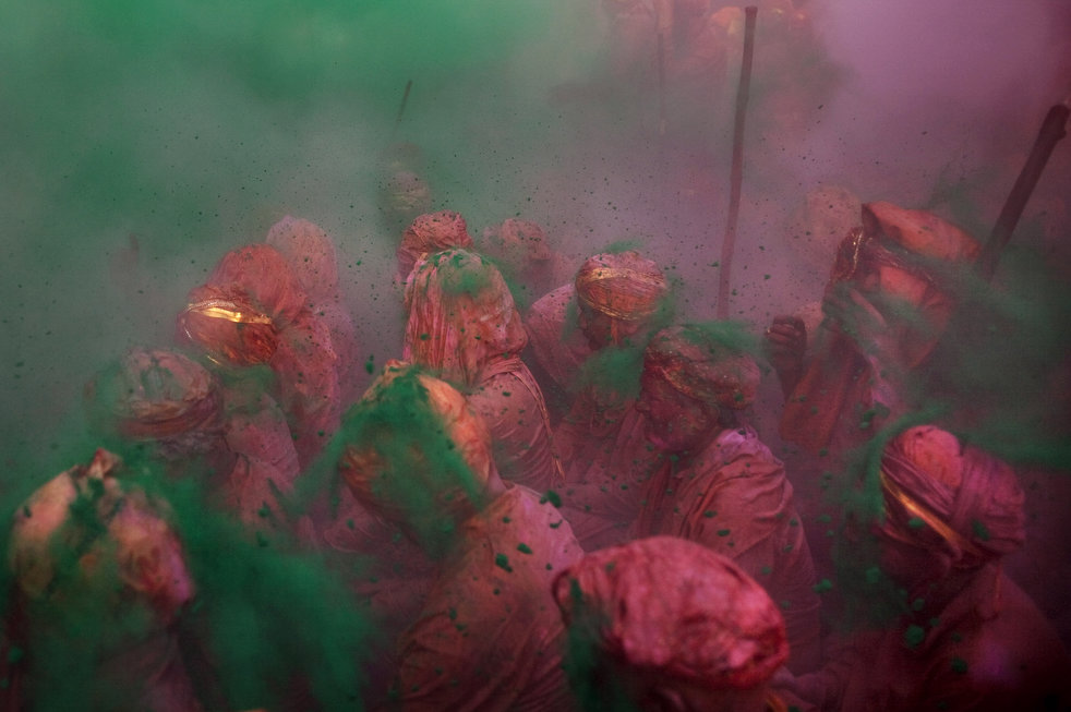holi_030612_21.jpg