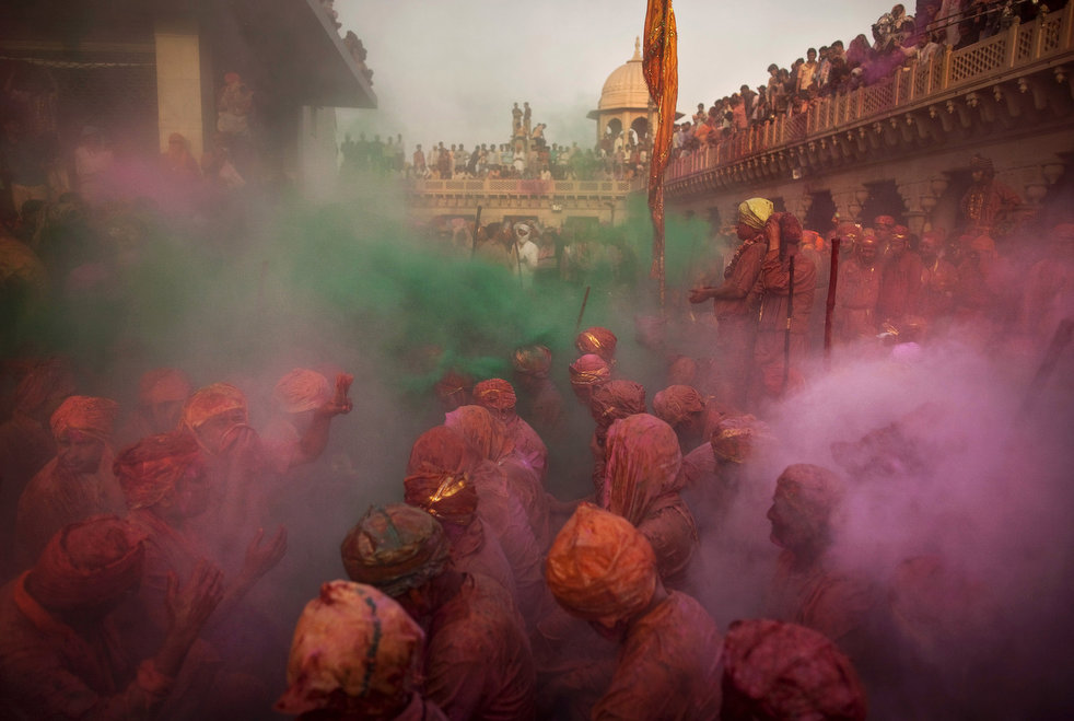 holi_030612_22.jpg