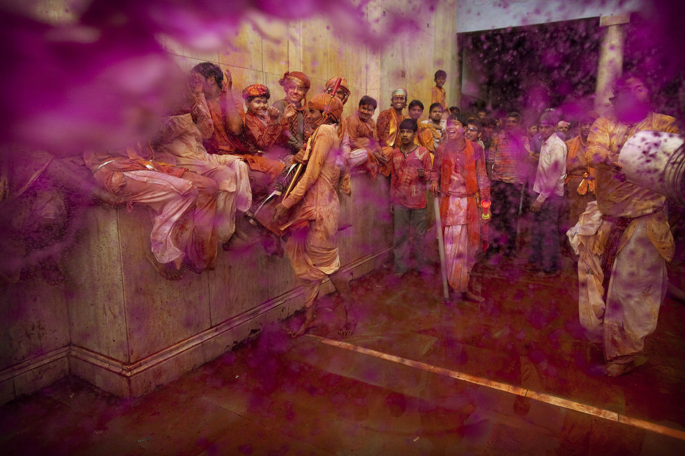 holi_030612_23.jpg