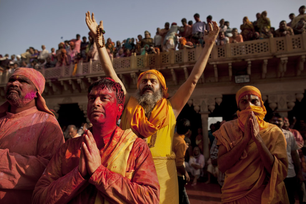 holi_030612_25.jpg