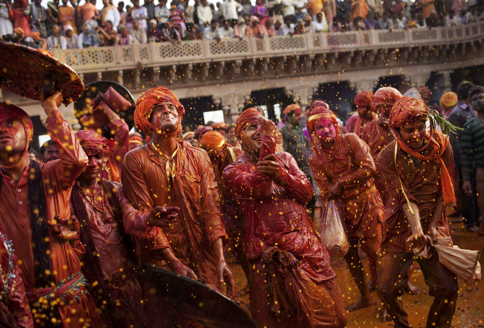 holi_030612_26.jpg