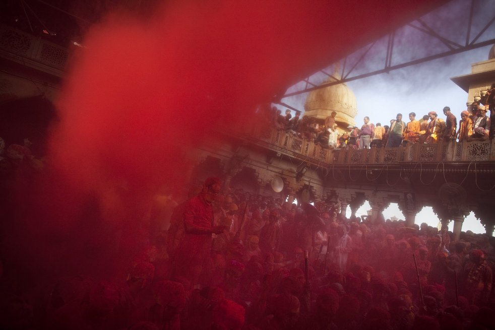 holi_030612_28.jpg