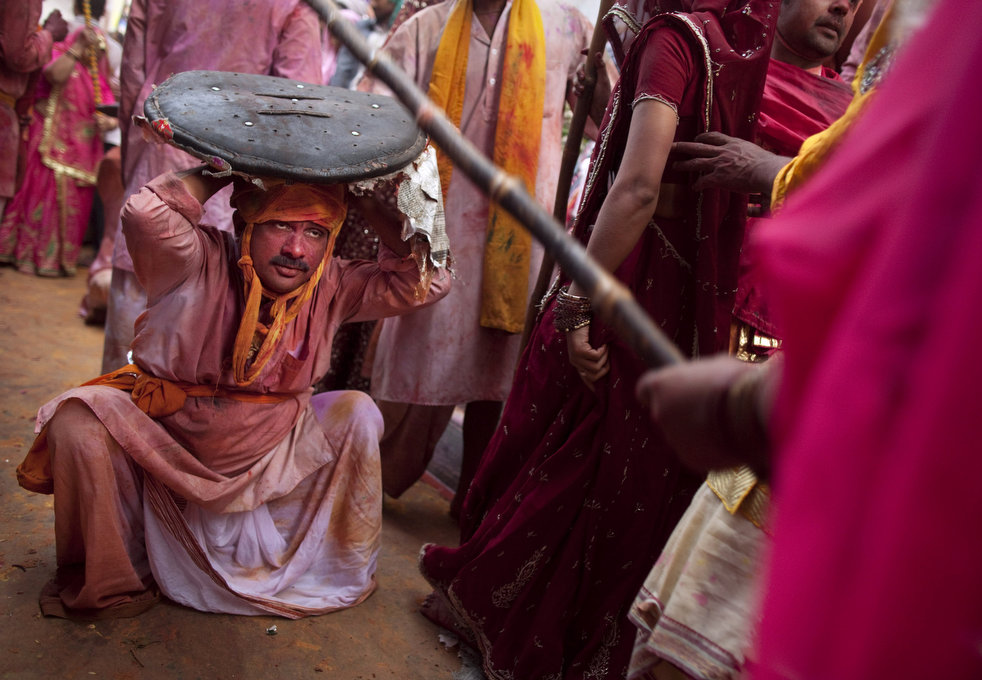 holi_030612_30.jpg