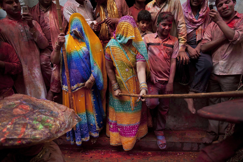 holi_030612_31.jpg