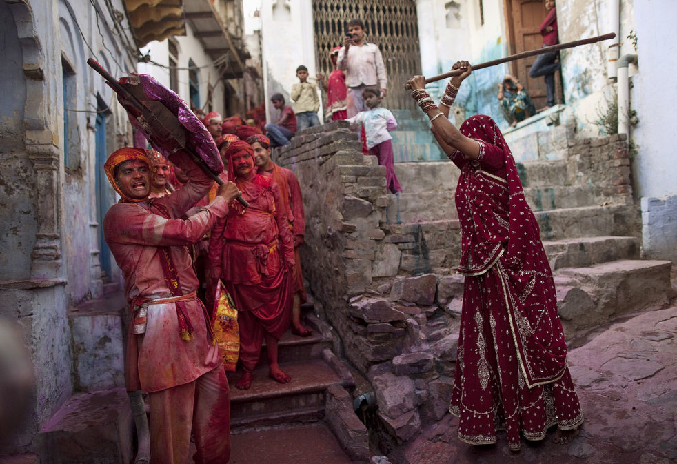 holi_030612_32.jpg