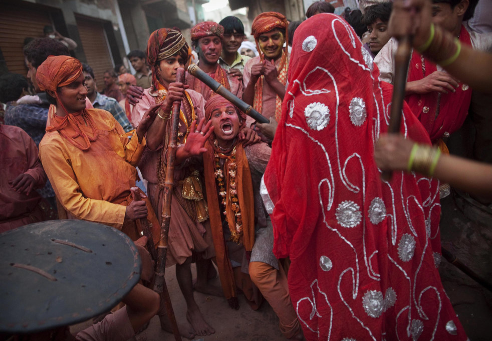 holi_030612_34.jpg