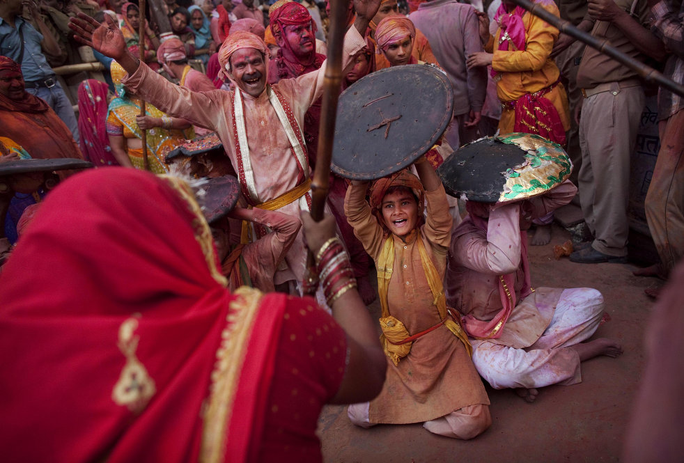 holi_030612_35.jpg