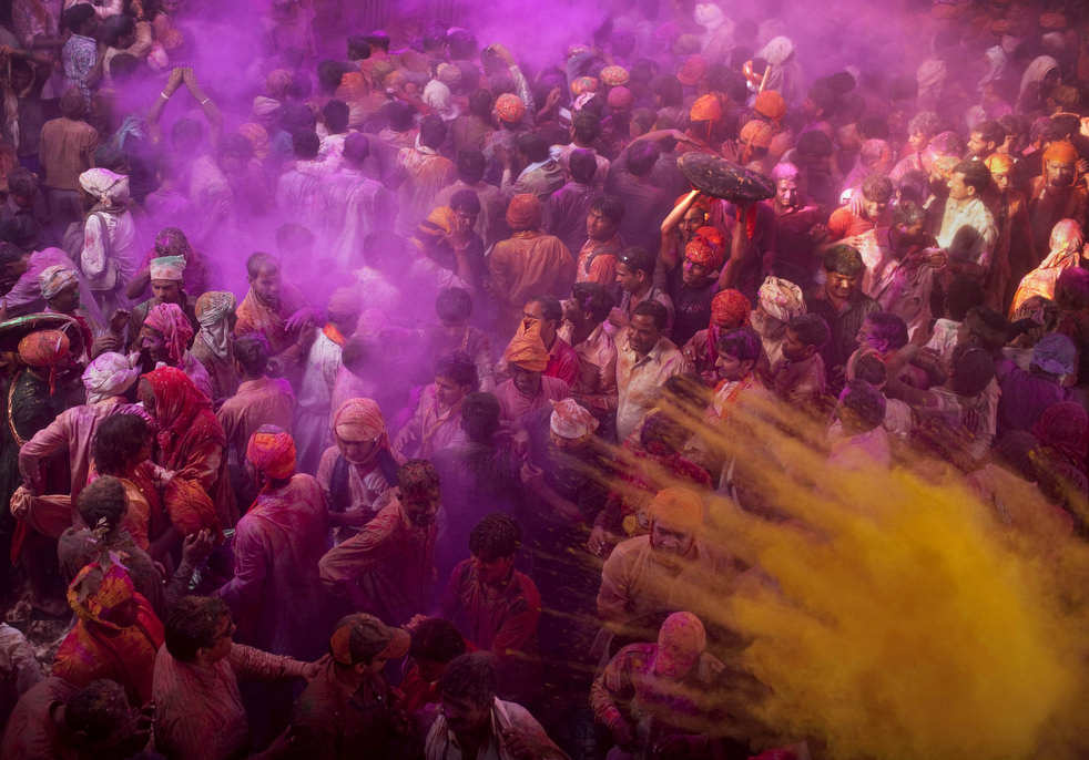 holi_030612_37.jpg