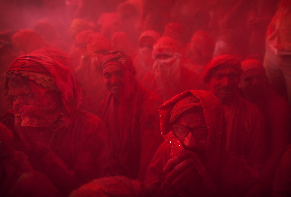 holi_030612_38.jpg
