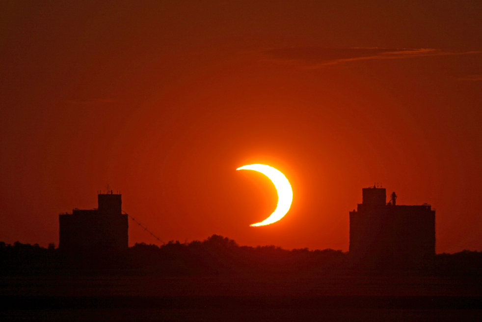 annular_eclipse_08.jpg