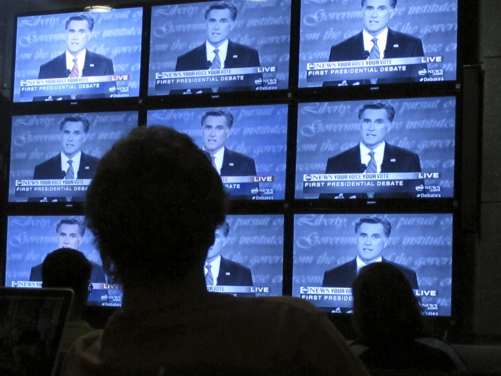 watching_debate_05.jpg