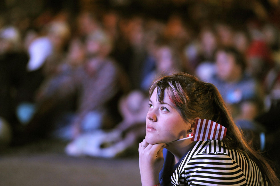 watching_debate_18.jpg