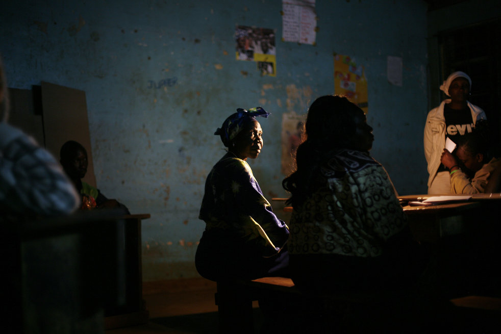 Long wait in Kenya vote; 19 dead in Mombasa