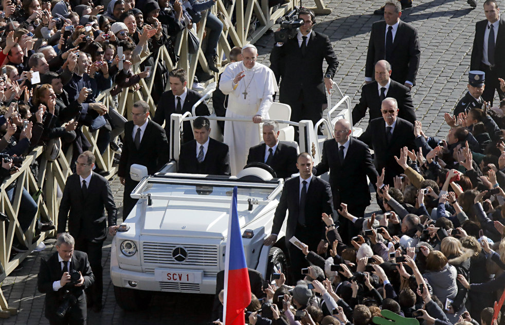 pope_first_mass_07.jpg