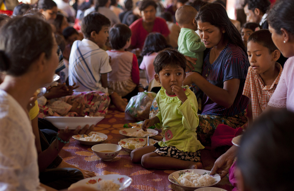 Fearful Myanmar Muslims shelter in monastery