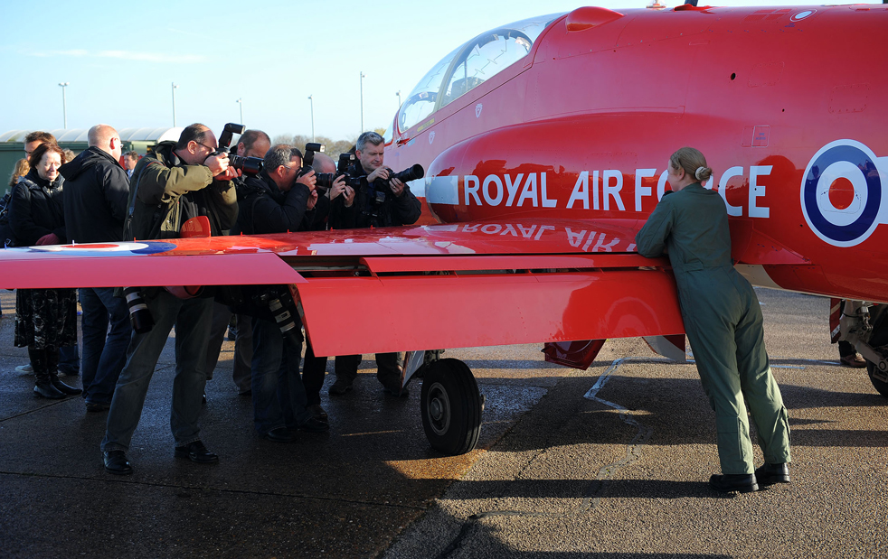 red_arrow03.jpg