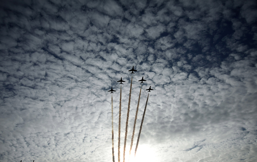 red_arrow09.jpg
